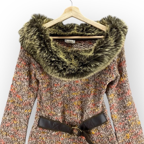 🇫🇷 Vtg Sharagano Paris Brown Faux Fur Collar Belted Wool Blend Sweater | M - Picture 3 of 11